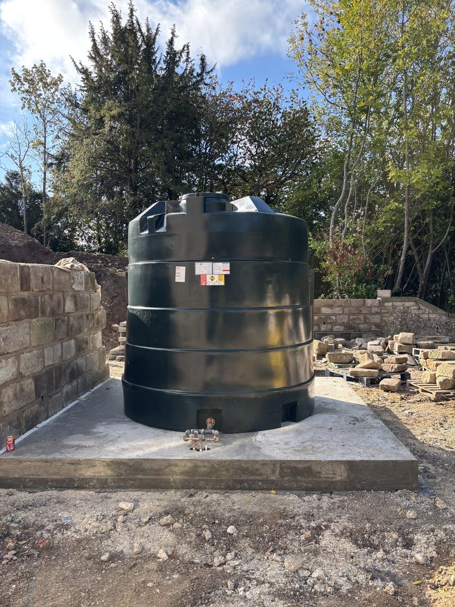 Large vertical tank Yorkshire